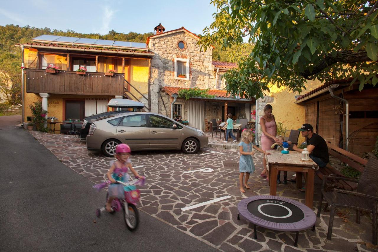 Hostel Xaxid Crni Kal Exterior photo